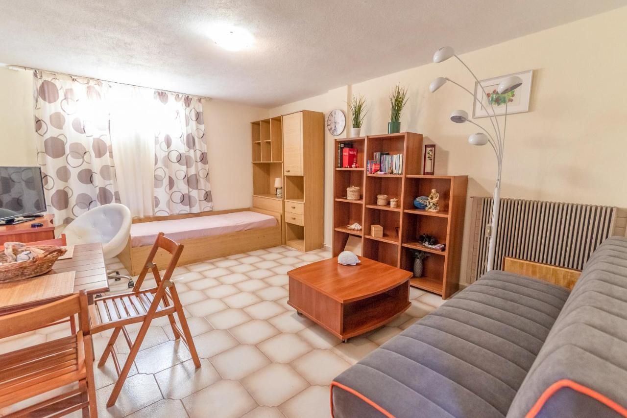 פרבזה Pine Trees Apartment מראה חיצוני תמונה